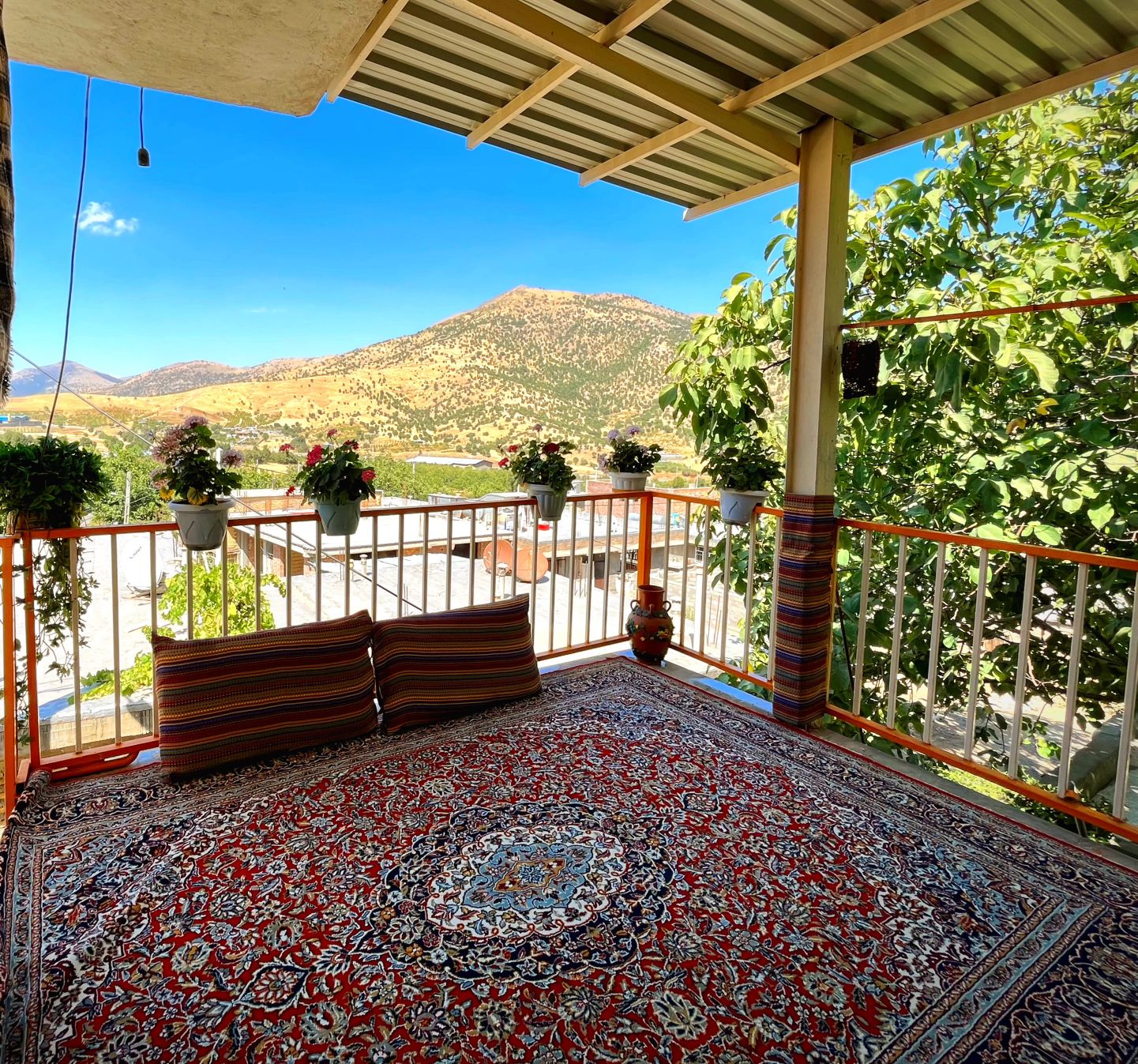 تراس شمعدونی ها