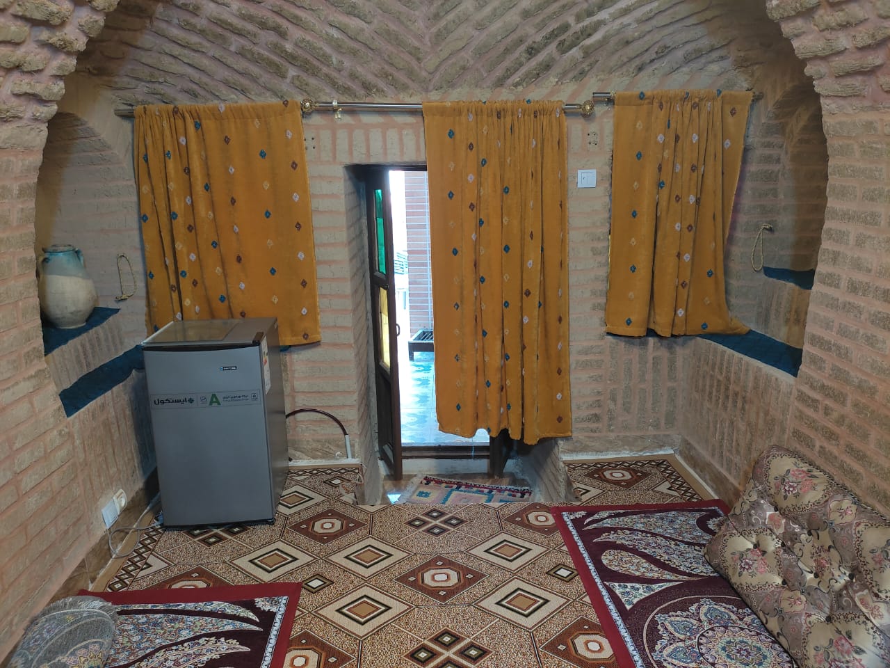 میرزا طاهر اتاق ۲