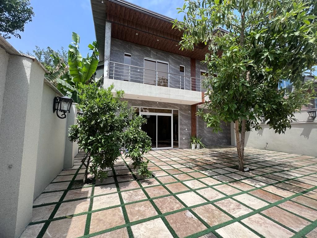 ویلا مدرن استخر سرپوشیده