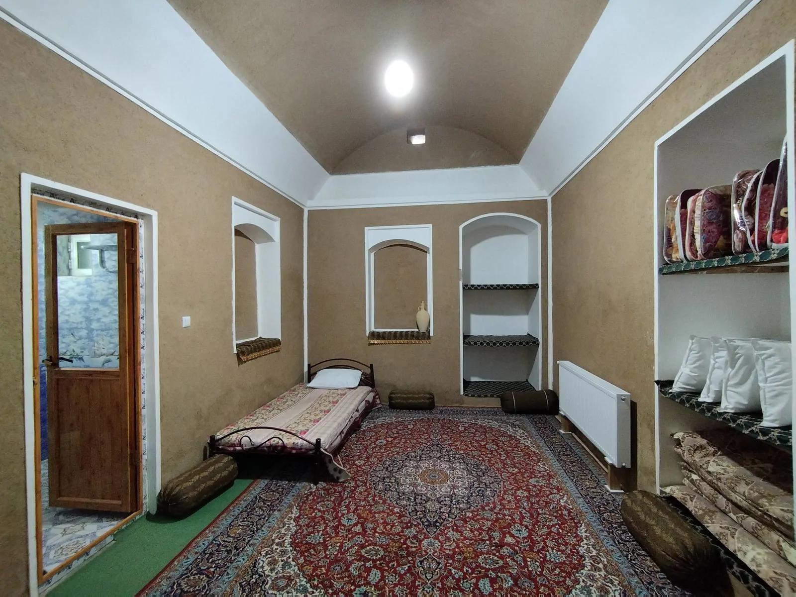 بومگردی شاباز اتاق ۱