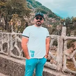 میزبان ایوان